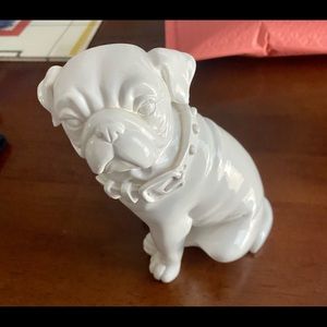Cute little bulldog statue.‎
